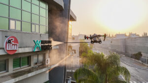 שטיפה באמצעות רחפן במשרדי פרופלור דרונס