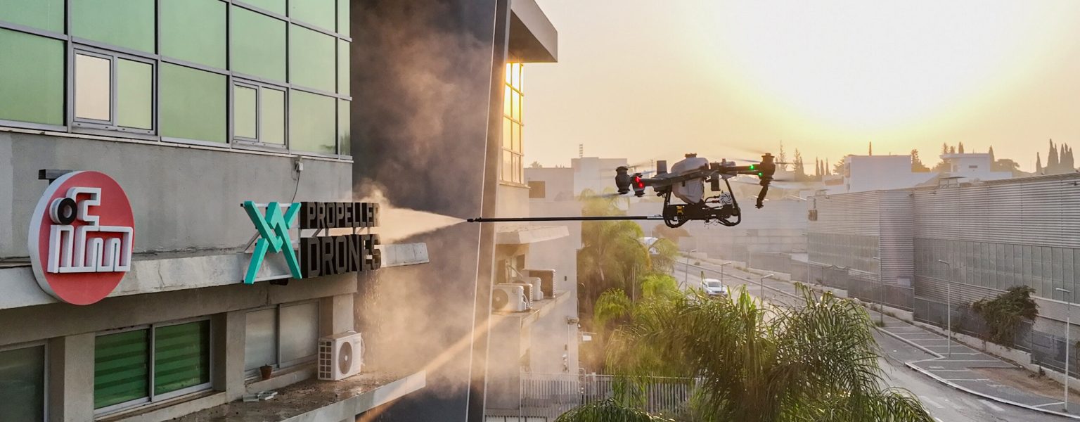 שטיפה באמצעות רחפן במשרדי פרופלור דרונס